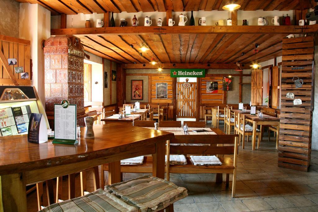 Komárno Guest House Meat Heads Pub מראה חיצוני תמונה